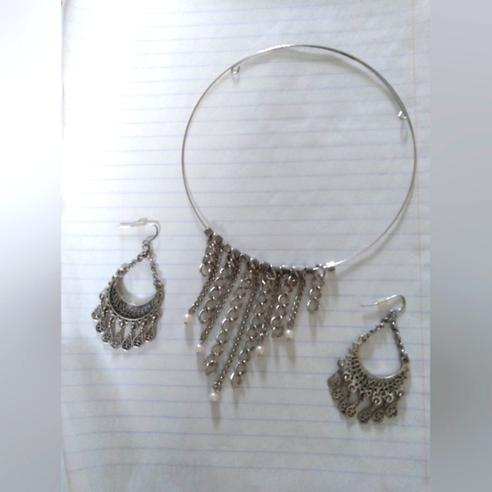 Silver neckace/choker & earrings